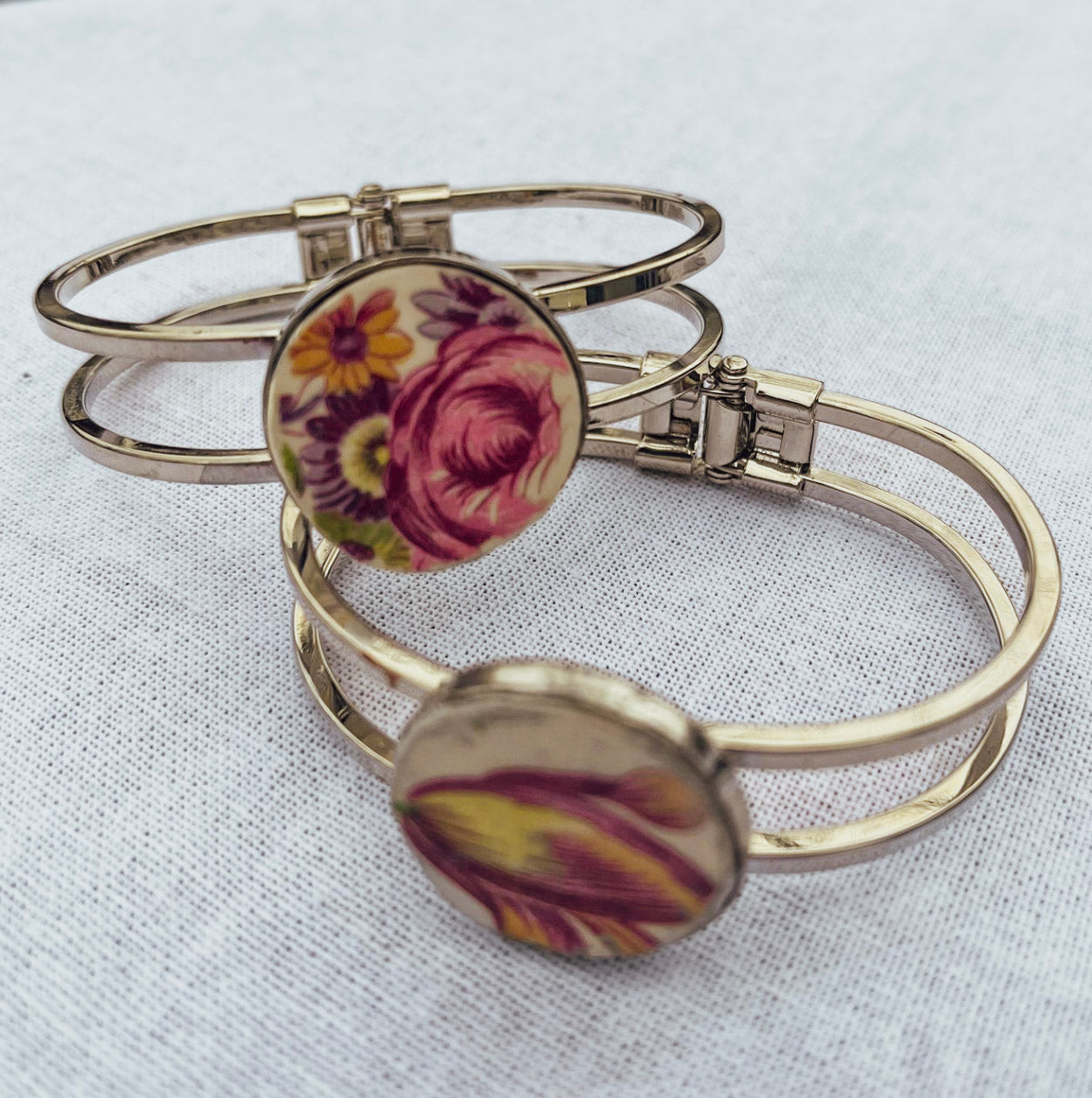 Handmade Broken China Bracelet-Priscilla Pattern [Rose Renewal]