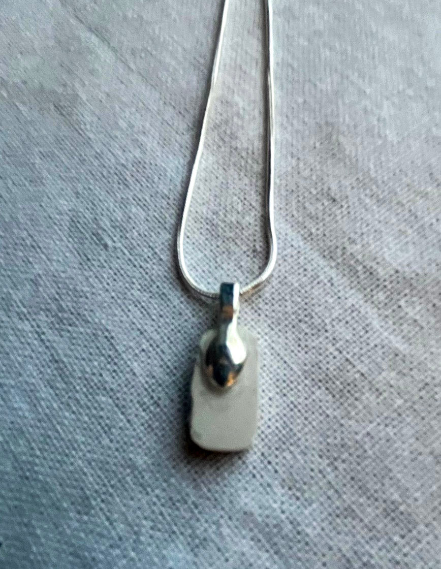 Handmade Enoch Wedgewood Pendant- Countryside [Foilage Whisper]